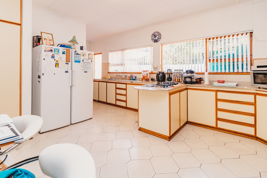 5 Bedroom Property for Sale in Heatherlands Western Cape